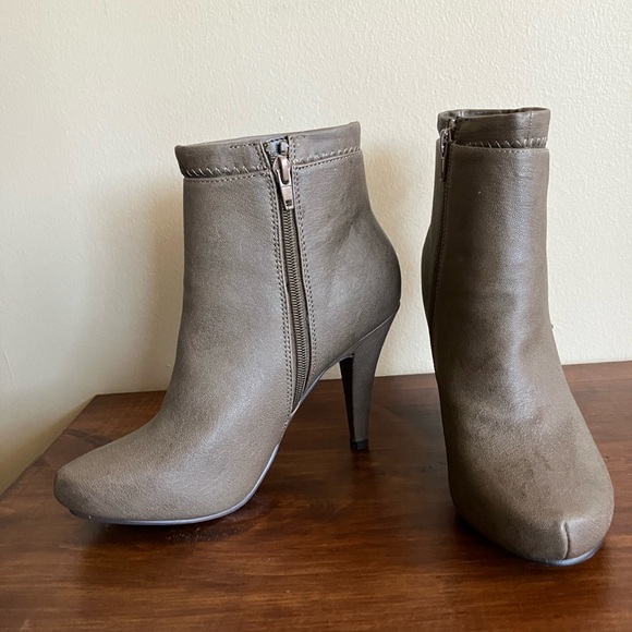 Call it Spring Healed Boots - Picture 2 of 3